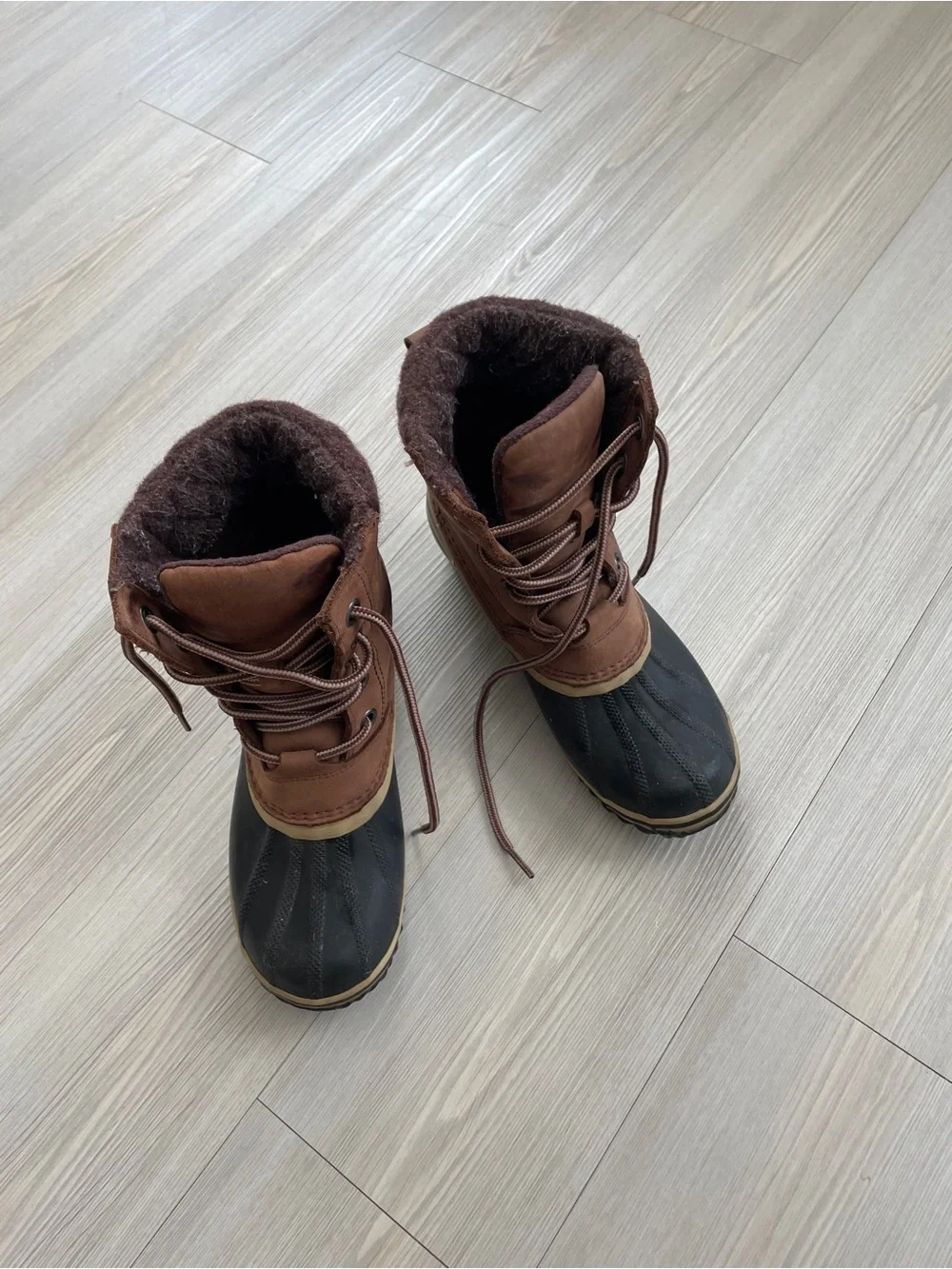 Waterproof Sorel Brown and Black Winter Boots - Cozy Lace-Up Snow Shoes